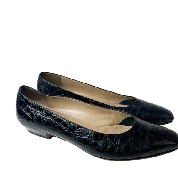 Salvatore Ferragamo Shoes - SZ 9.5 AA Salvatore Ferragamo Vintage Designer Black Low Heel Pumps